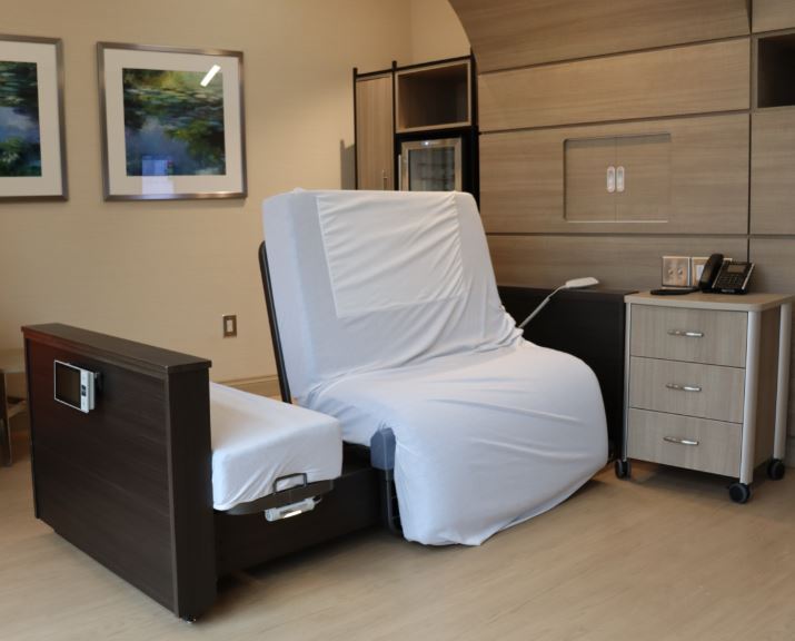 Optional fitted sheet with pillow holder